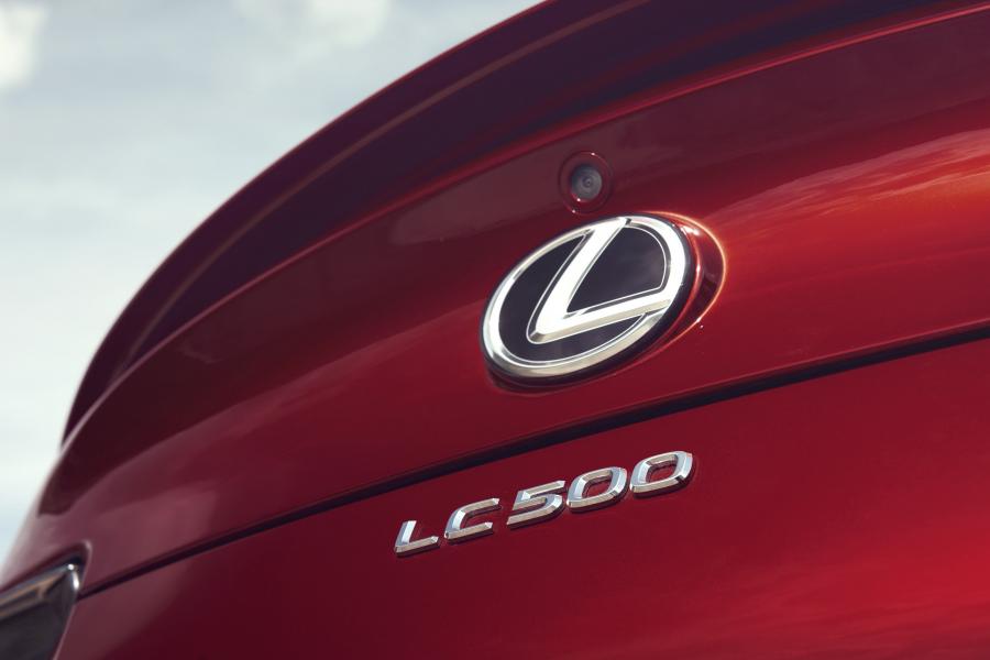 Логотип Lexus LC500 2017 года  (WW) (фото 9 из 12)